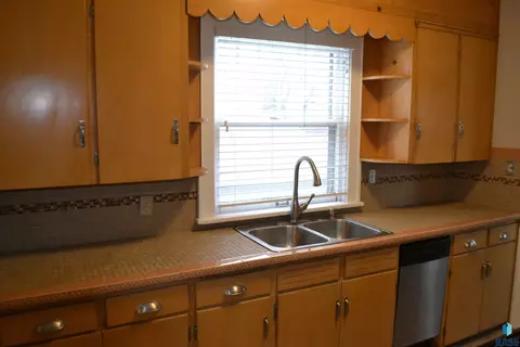 Kitchen - 202 E 18th St, Sioux Falls, SD 57104 photo 4 of 4