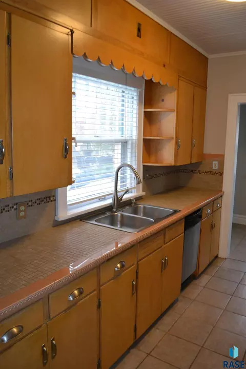 Kitchen - 202 E 18th St, Sioux Falls, SD 57104 photo 1 of 4