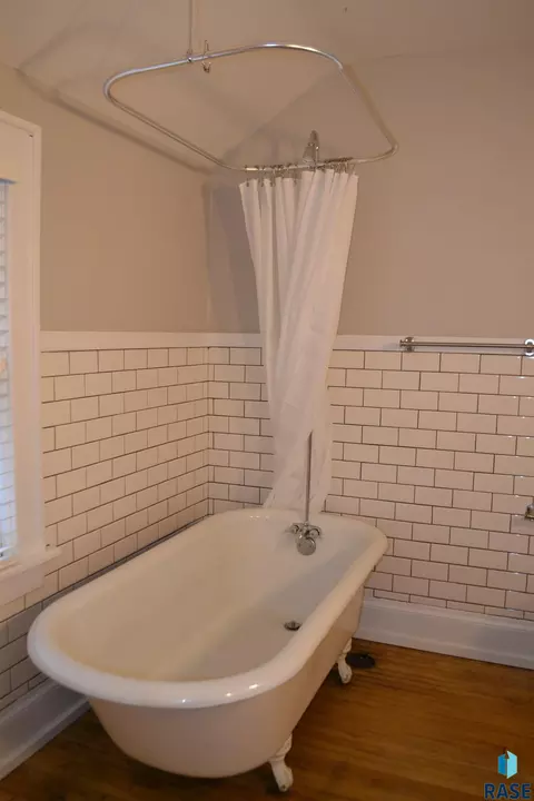 Bath - 202 E 18th St, Sioux Falls, SD 57104 photo 2 of 3