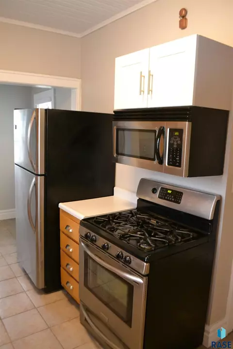 Kitchen - 202 E 18th St, Sioux Falls, SD 57104 photo 3 of 4