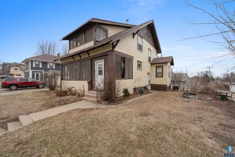 Exterior - 202 E 18th St, Sioux Falls, SD 57104 photo 3 of 3