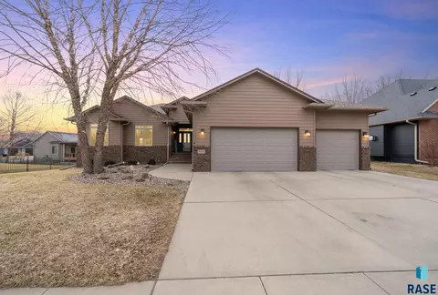 3105 Miramar Cir, Sioux Falls, SD 57108