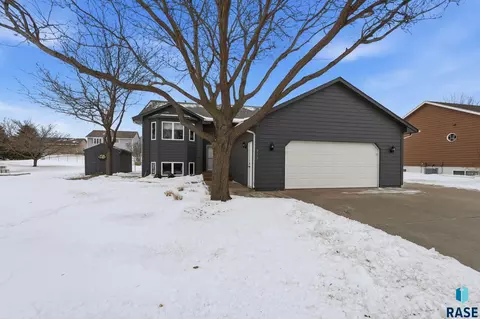913 E Maywood St, Brandon, SD 57005
