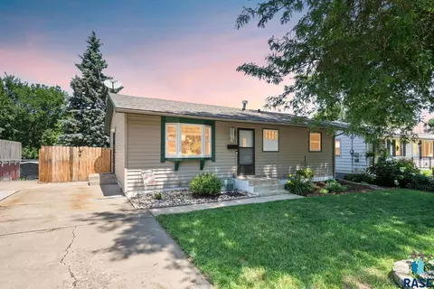 1912 E Spruce St, Sioux Falls, SD 57103