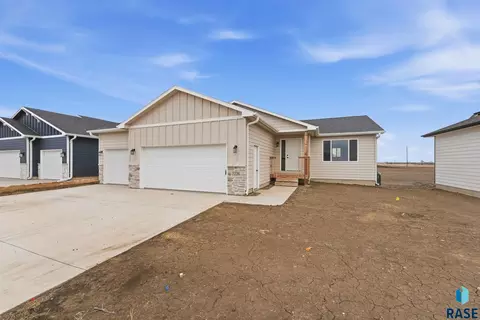7236 E Athens Ct, Sioux Falls, SD 57110