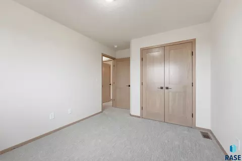 Bedroom - 7236 E Athens Ct, Sioux Falls, SD 57110 photo 5 of 7