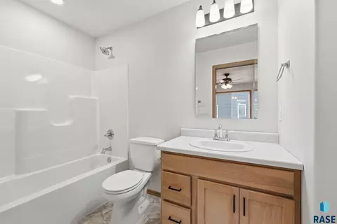 Bath - 7236 E Athens Ct, Sioux Falls, SD 57110 photo 1 of 2