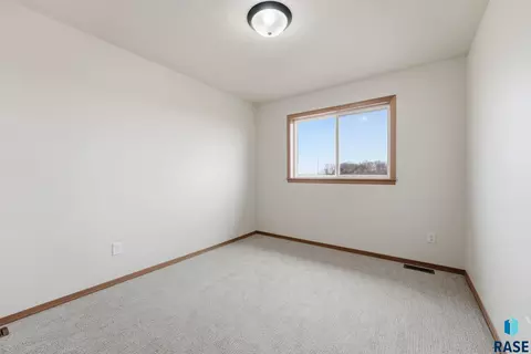 Bedroom - 7236 E Athens Ct, Sioux Falls, SD 57110 photo 4 of 7