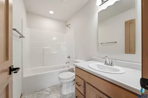 Bath - 7236 E Athens Ct, Sioux Falls, SD 57110 photo 2 of 2