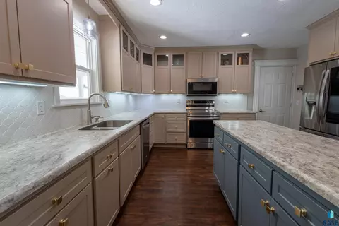 424 N Broadway St, Canton, SD 57013 photo 22