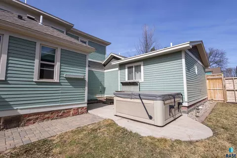 424 N Broadway St, Canton, SD 57013 photo 8