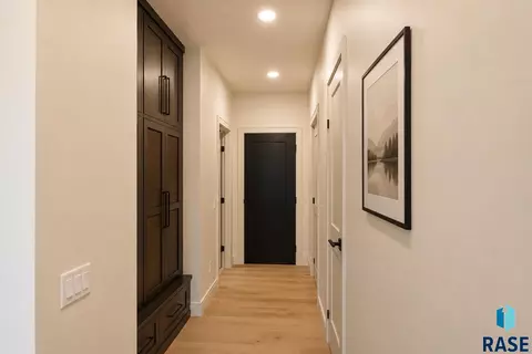 Entry Way - 5509 E Morningside Cir, Sioux Falls, SD 57110 photo 3 of 3