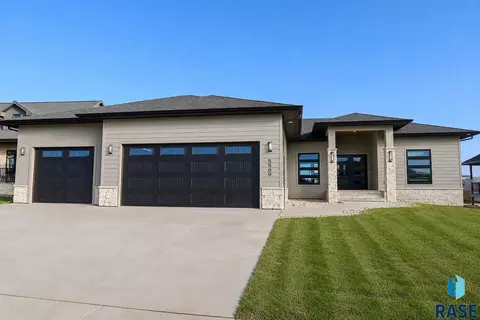 5509 E Morningside Cir, Sioux Falls, SD 57110