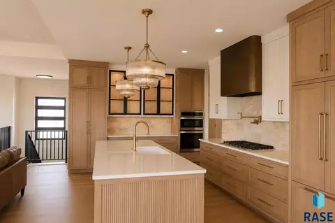 Kitchen - 5509 E Morningside Cir, Sioux Falls, SD 57110 photo 3 of 5