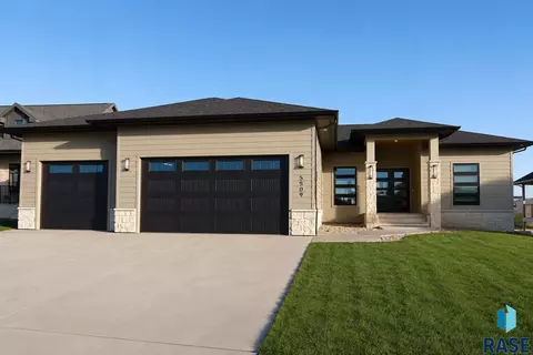 5509 E Morningside Cir, Sioux Falls, SD 57110