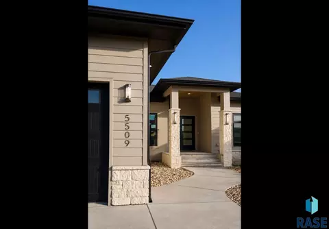 Exterior - 5509 E Morningside Cir, Sioux Falls, SD 57110 photo 1 of 2