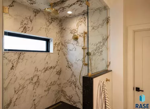 Bath - 5509 E Morningside Cir, Sioux Falls, SD 57110 photo 8 of 13