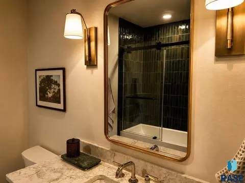 Bath - 5509 E Morningside Cir, Sioux Falls, SD 57110 photo 12 of 13