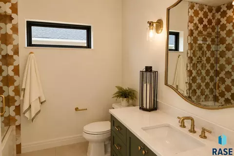 Bath - 5509 E Morningside Cir, Sioux Falls, SD 57110 photo 2 of 13
