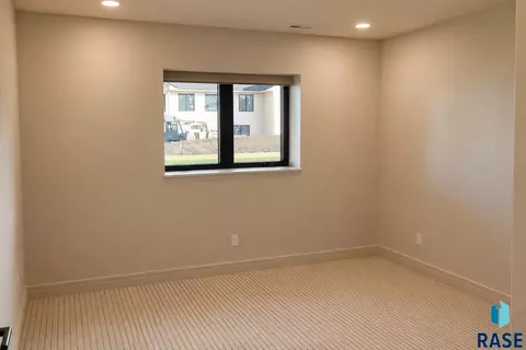 Bedroom - 5509 E Morningside Cir, Sioux Falls, SD 57110 photo 5 of 5