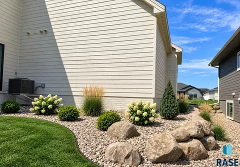 Exterior - 5501 E Morningside Cir, Sioux Falls, SD 57110 photo 6 of 7