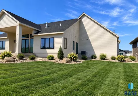 Exterior - 5501 E Morningside Cir, Sioux Falls, SD 57110 photo 5 of 7