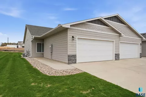 8167 E Tencate Pl, Sioux Falls, SD 57110