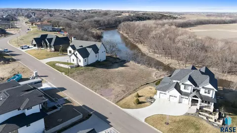 1600 S Scarlett Oak Pl, Sioux Falls, SD 57110