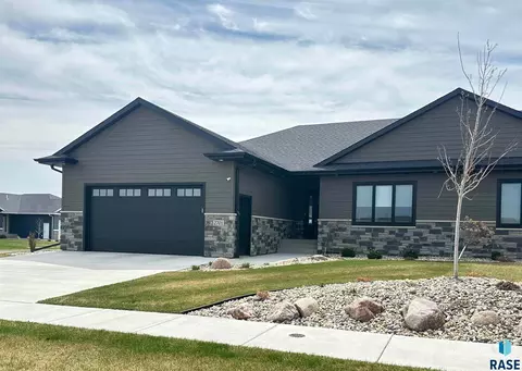 2701 W Oak Hill Dr, Sioux Falls, SD 57108