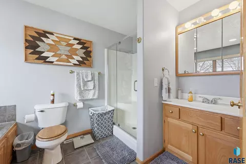 Bath - 45 Golf Dr, Wentworth, SD 57075 photo 2 of 4