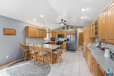 Kitchen - 45 Golf Dr, Wentworth, SD 57075 photo 4 of 5
