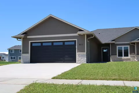 511 Bunyan Dr, Harrisburg, SD 57032