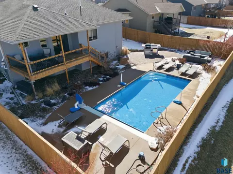 8109 S Brett Ave, Sioux Falls, SD 57108