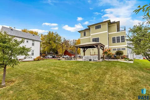 Exterior - 221 E 14th St, Sioux Falls, SD 57104 photo 6 of 7