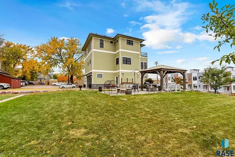 Exterior - 221 E 14th St, Sioux Falls, SD 57104 photo 7 of 7