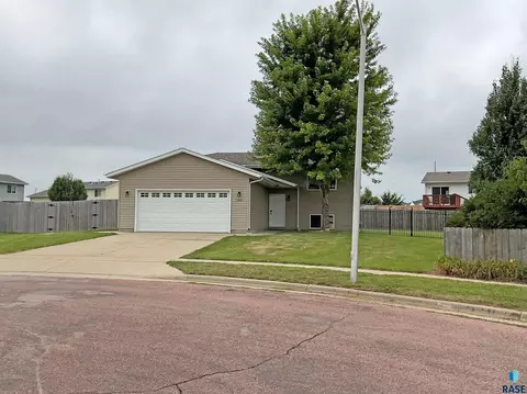 3901 N Briggs Cir, Sioux Falls, SD 57107