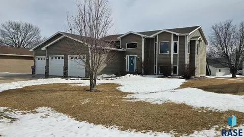 217 Hickory St, Brookings, SD 57006