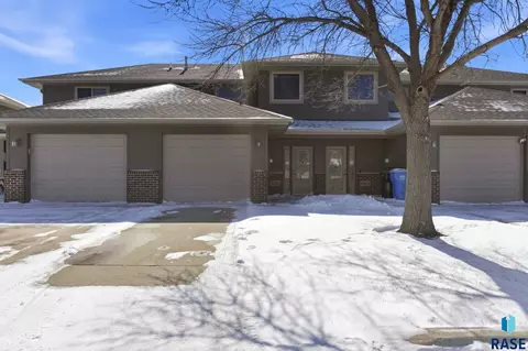 8611 W Grinn Pl, Sioux Falls, SD 57106