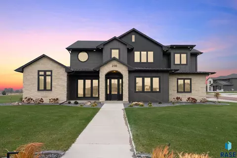 2100 N Marlowe Ave, Sioux Falls, SD 57110