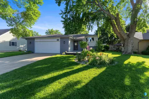 2309 S Dover Dr, Sioux Falls, SD 57106