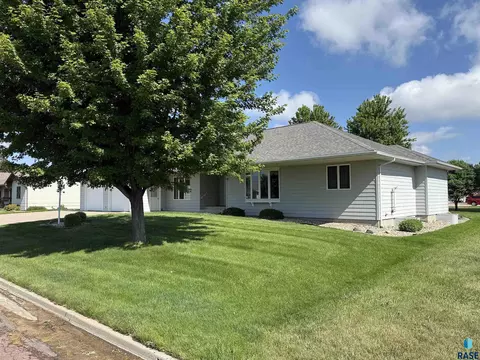 Exterior - 308 E Wagner St, Marion, SD 57043 photo 3 of 8