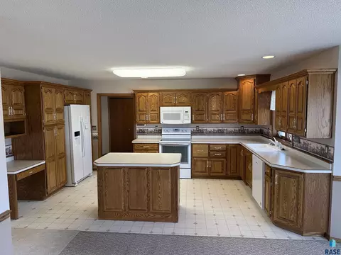 Kitchen - 308 E Wagner St, Marion, SD 57043 photo 1 of 4