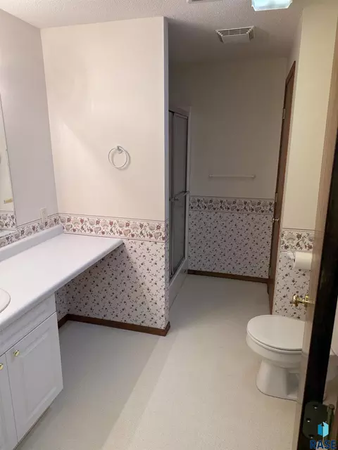 Bath - 308 E Wagner St, Marion, SD 57043 photo 5 of 6