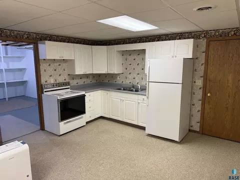 Kitchen - 308 E Wagner St, Marion, SD 57043 photo 4 of 4
