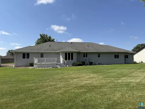 Exterior - 308 E Wagner St, Marion, SD 57043 photo 5 of 8