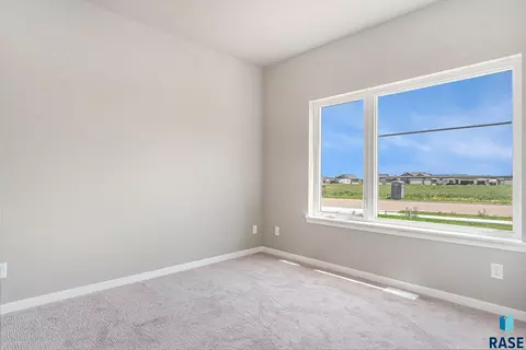 Bedroom - 1121 Cyber Ct, Madison, SD 57042 photo 3 of 4