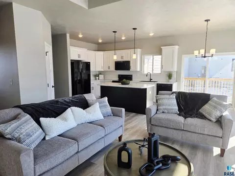 Living - 1121 Cyber Ct, Madison, SD 57042 photo 1 of 3