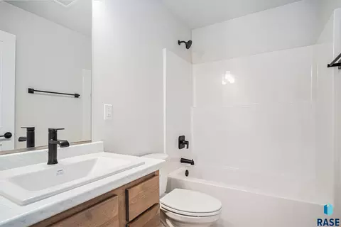 Bath - 1127 Cyber Ct, Madison, SD 57042 photo 3 of 4