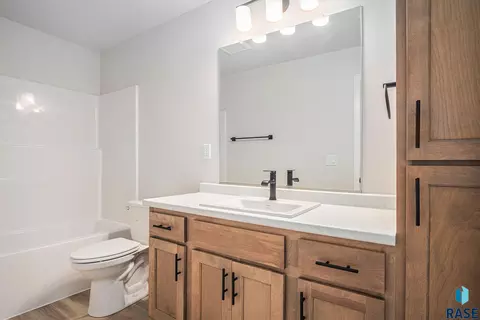 Bath - 1127 Cyber Ct, Madison, SD 57042 photo 4 of 4