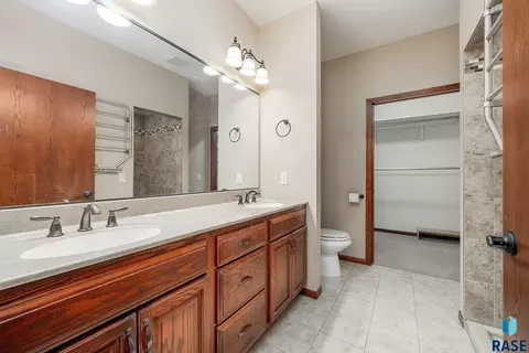 Bath - 1909 S Firefly Dr, Sioux Falls, SD 57110 photo 1 of 3